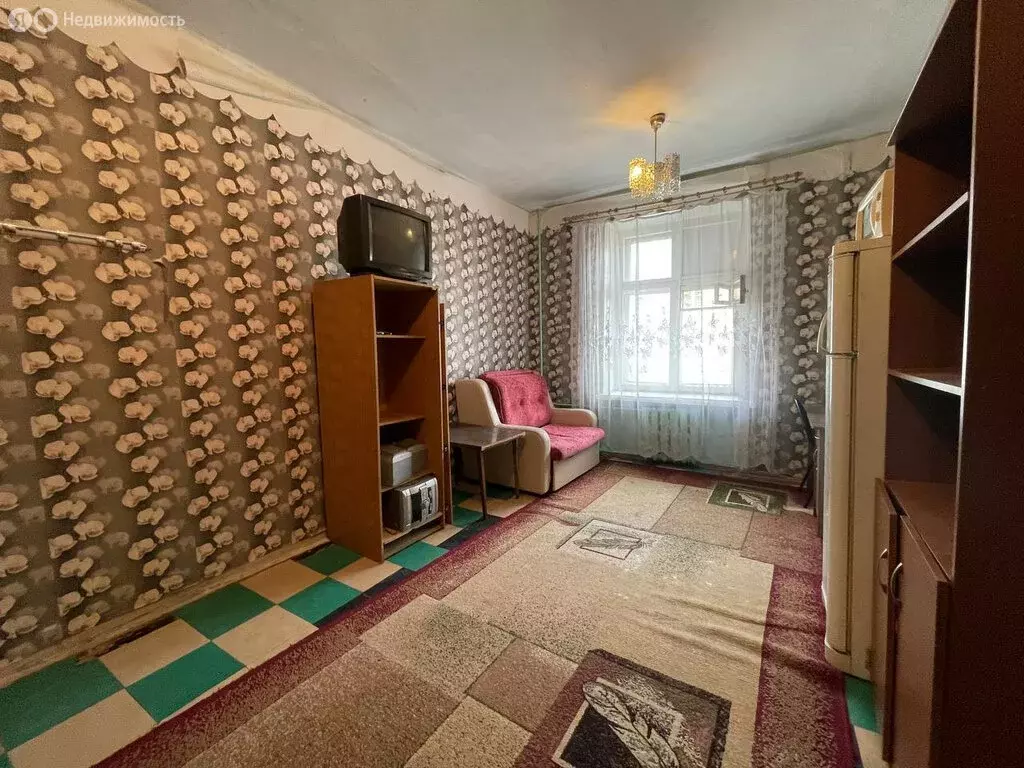 1к в 20-комнатной квартире (18.4 м) - Фото 0