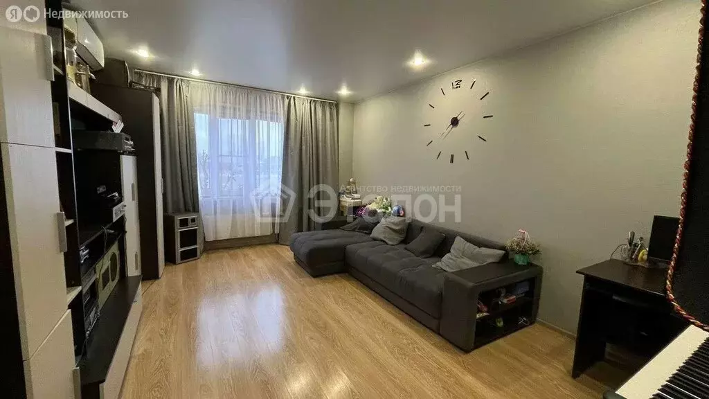 3-комнатная квартира: Волгоград, улица Героев Тулы, 7 (80 м) - Фото 1