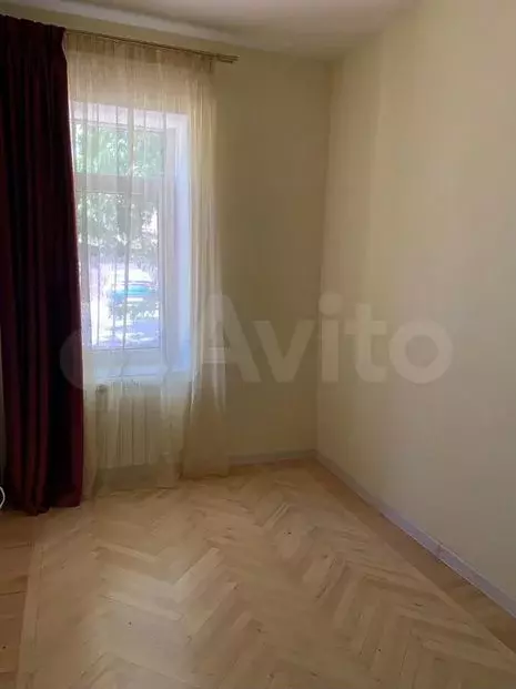 3-к. квартира, 70м, 1/1эт. - Фото 1