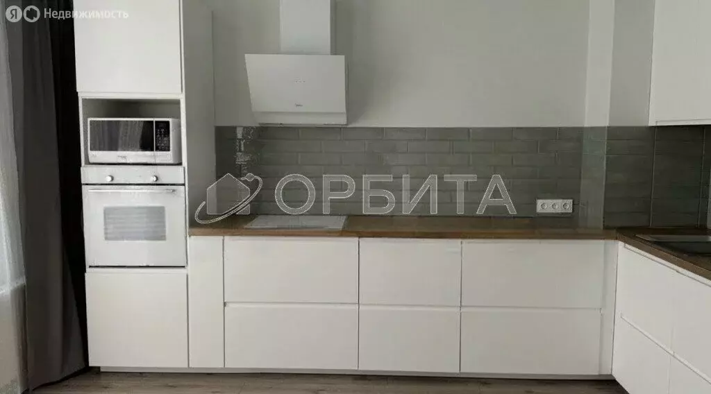 2-комнатная квартира: Тюмень, улица Александра Протозанова, 6 (72.2 м) - Фото 1