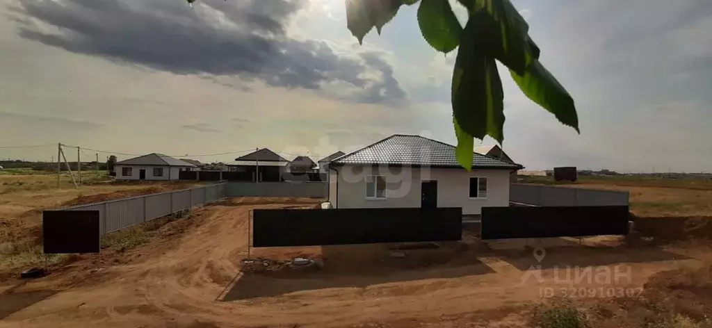 Дом в Астраханская область, Приволжский район, пос. Кирпичного Завода ... - Фото 1