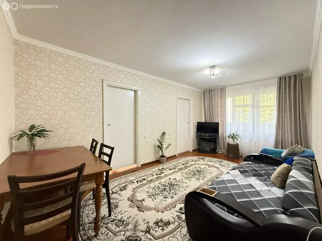 4-комнатная квартира: Нальчик, улица Неделина, 16 (68 м) - Фото 1