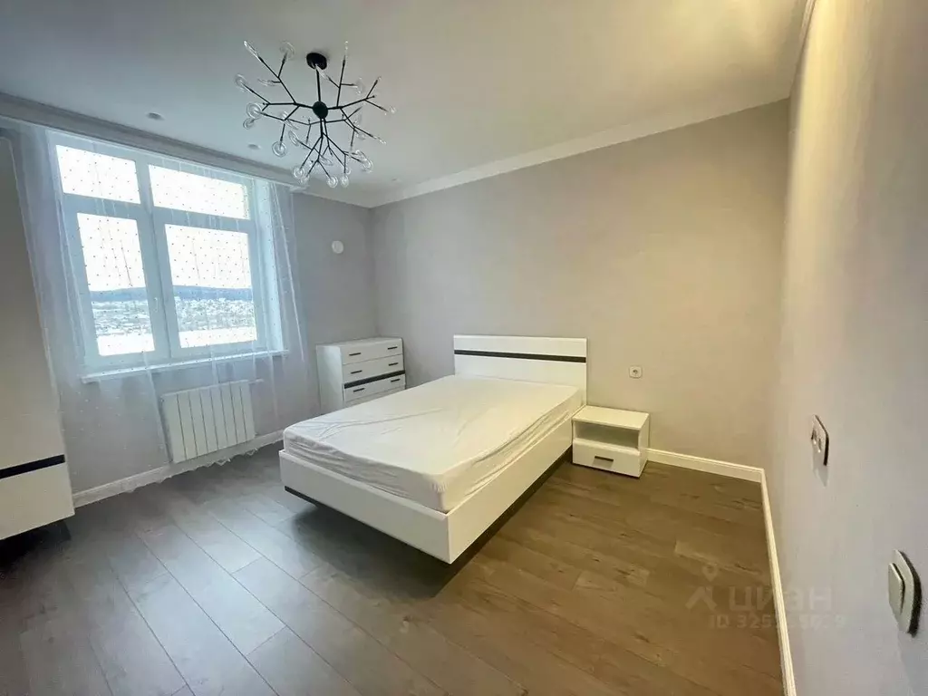 2-к кв. Свердловская область, Екатеринбург ул. Орденоносцев, 8 (67.0 ... - Фото 1