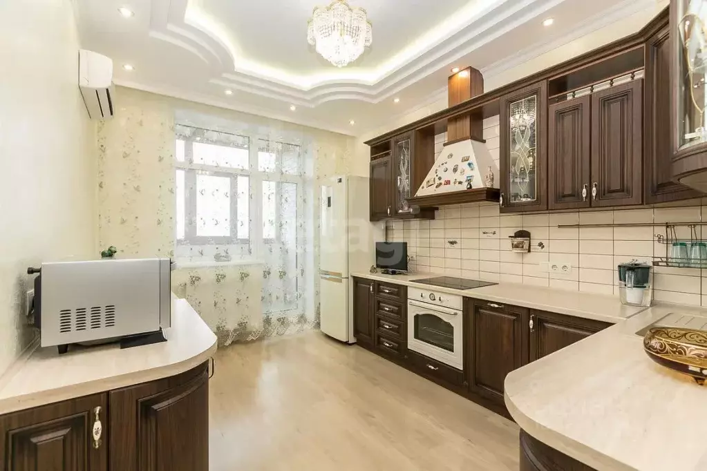 2-к кв. Тюменская область, Тюмень ул. Малыгина, 90 (68.2 м) - Фото 1