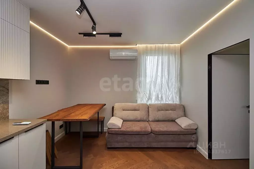 2-к кв. Тюменская область, Тюмень Новгородская ул., 3 (58.8 м) - Фото 1