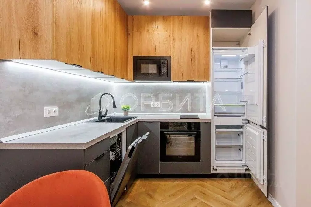 1-к кв. Тюменская область, Тюмень ул. Фармана Салманова, 17 (39.0 м) - Фото 2