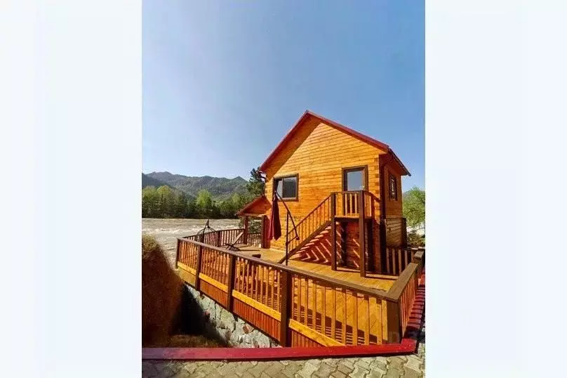 Дом в Алтай, Чемальский район, Элекмонарское с/пос, с. Элекмонар ул. ... - Фото 1