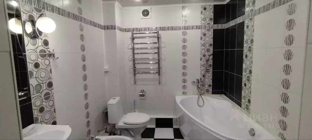 2-к кв. Крым, Керчь пер. 1-й Портовый, 6Ак1 (60.0 м) - Фото 1