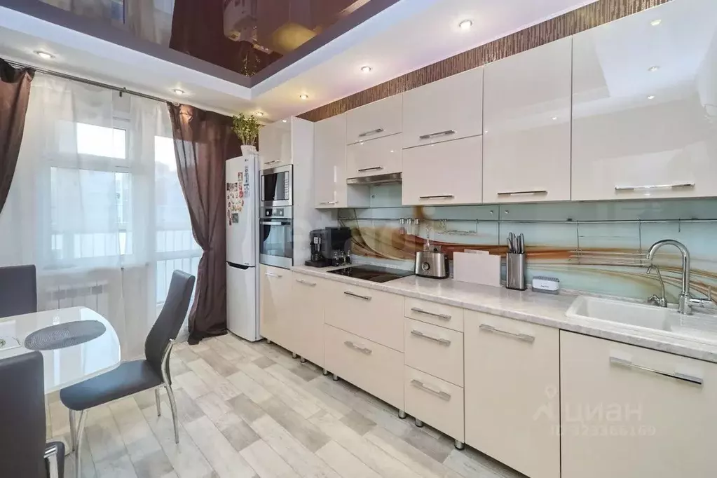 3-к кв. Кемеровская область, Кемерово ул. Серебряный Бор, 27 (82.8 м) - Фото 1