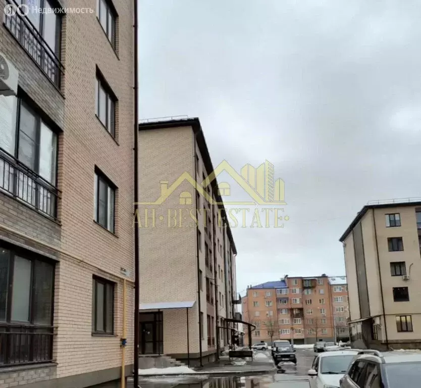 3-комнатная квартира: Владикавказ, улица Хадарцева, 29Б (100 м) - Фото 1