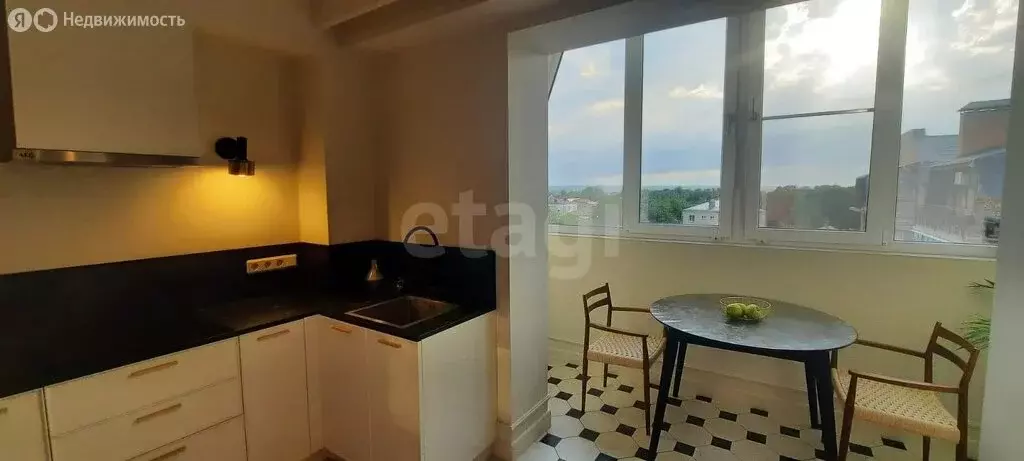 3-комнатная квартира: Майкоп, улица Зюзина, 23 (80 м) - Фото 1