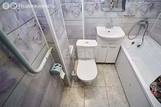 1-комнатная квартира: Тюмень, улица Коммунаров, 4 (32.6 м) - Фото 0