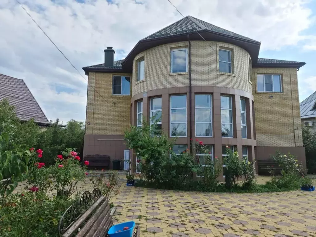 Дом в Краснодарский край, Мостовской пгт ул. Тунникова, 42 (500 м) - Фото 1
