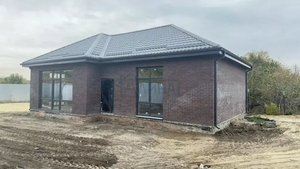 Дом в Ростовская область, Новочеркасск Войсковая ул. (100 м) - Фото 1