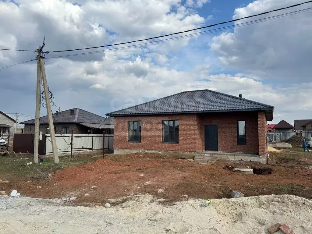 Дом в Оренбургская область, Оренбург городской округ, пос. ... - Фото 1