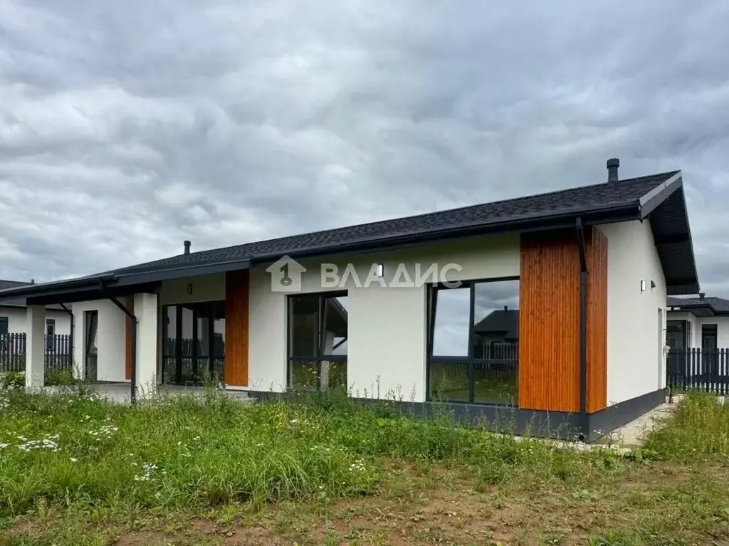 Дом в Калужская область, Жуковский район, с. Совхоз Победа ул. ... - Фото 1