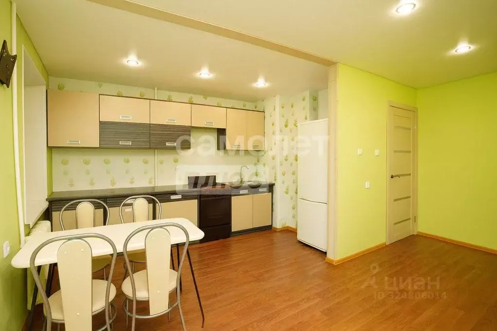 3-к кв. Челябинская область, Верхний Уфалей ул. Чекасина, 6 (58.0 м) - Фото 1