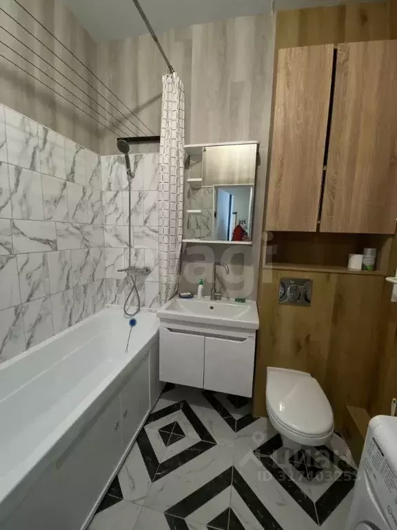 Студия Тюменская область, Тюмень ул. Фармана Салманова, 3 (30.0 м) - Фото 1