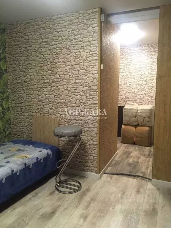 Комната Белгородская область, Старый Оскол ул. Калинина, 1/4 (15.0 м) - Фото 2