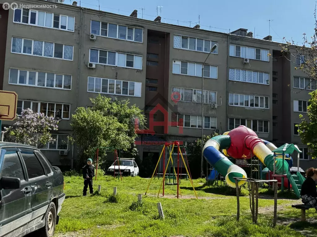 3-комнатная квартира: Ессентуки, улица Балахонова, 27А (70 м) - Фото 1