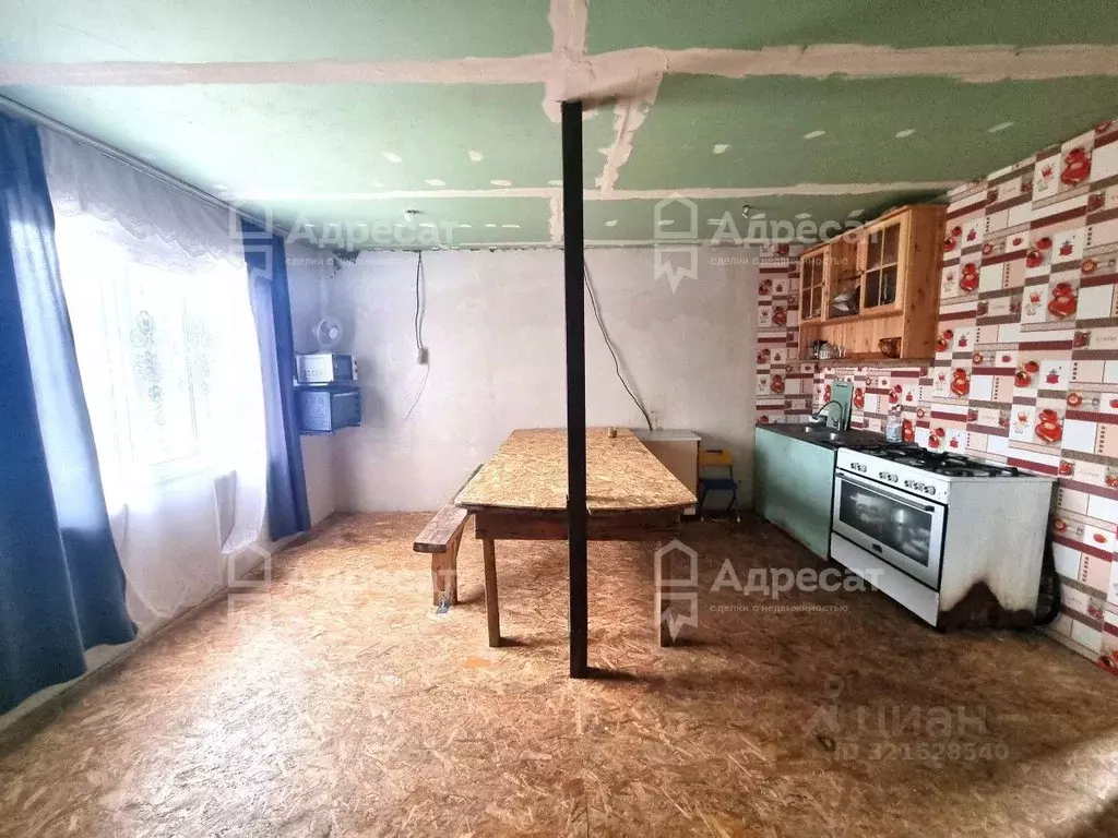 Дом в Волгоградская область, Дубовский район, Пичужинское с/пос, с. ... - Фото 1