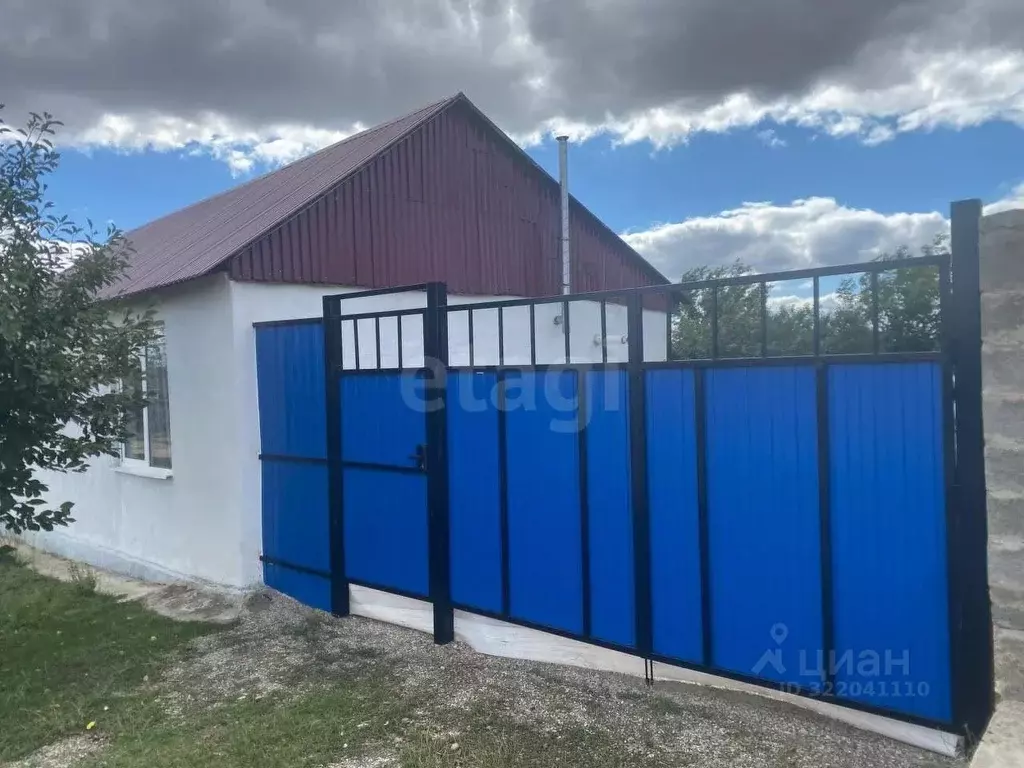 Дом в Ставропольский край, Грачевский муниципальный округ, с. ... - Фото 1