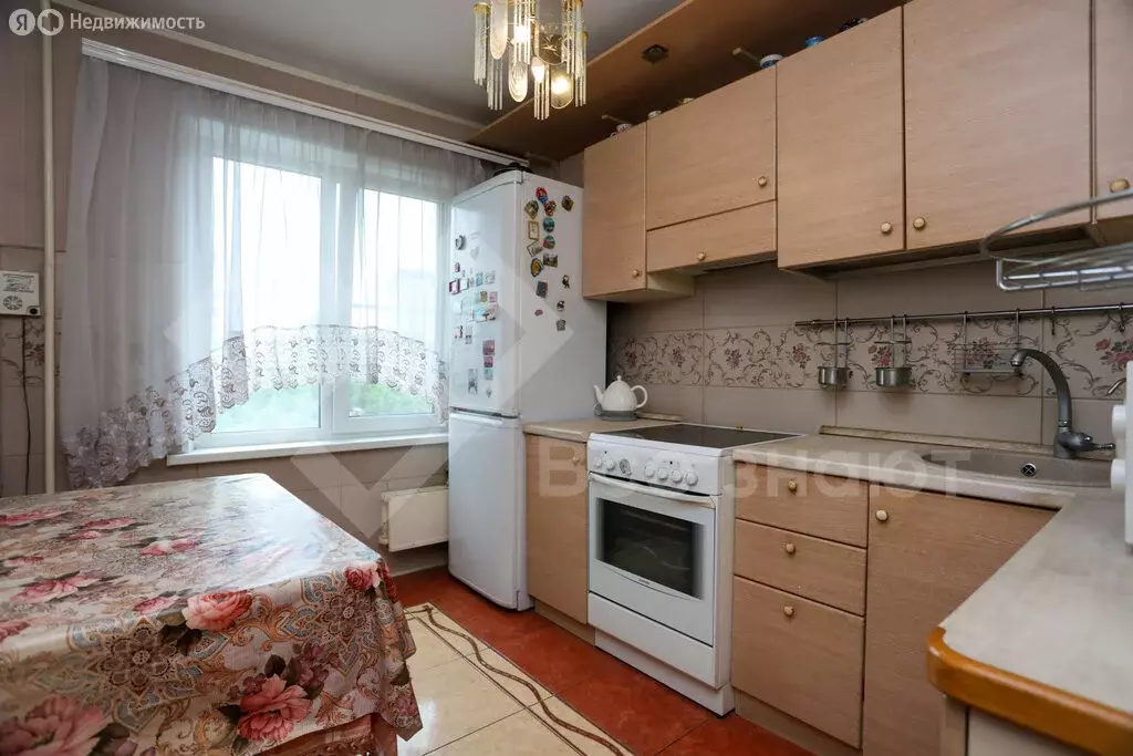 3-комнатная квартира: Челябинск, улица Энгельса, 95 (64.7 м) - Фото 0