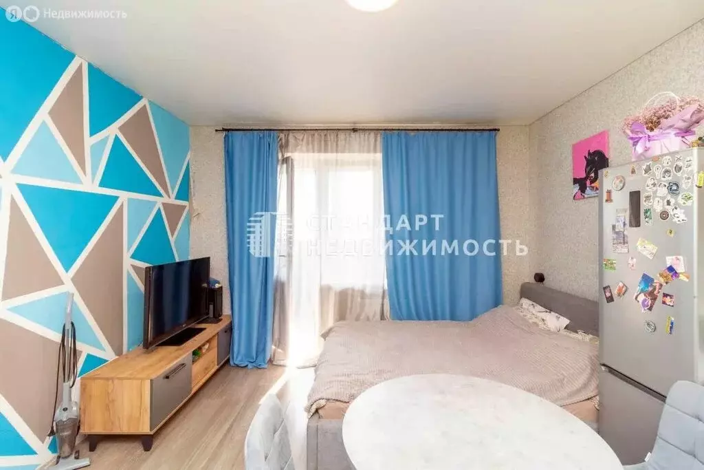 Квартира-студия: Тюмень, улица Мельникайте, 2к8 (24.5 м) - Фото 1