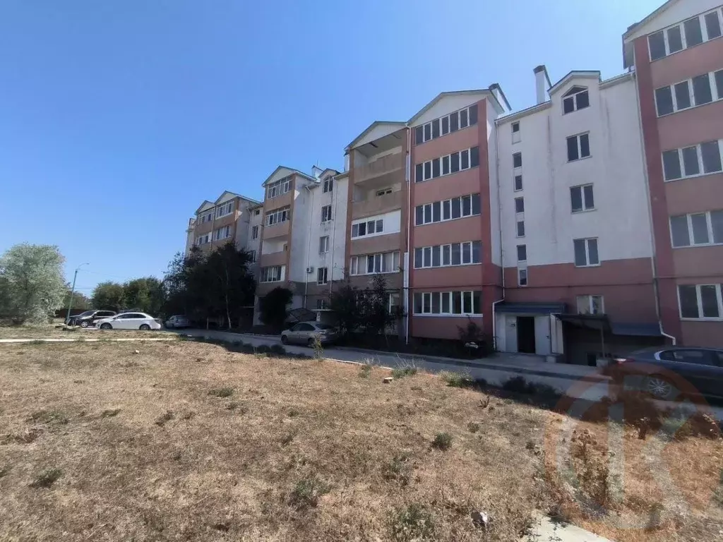 1-к кв. Крым, Сакский район, с. Уютное ул. Кирова, 32 (57.0 м) - Фото 1