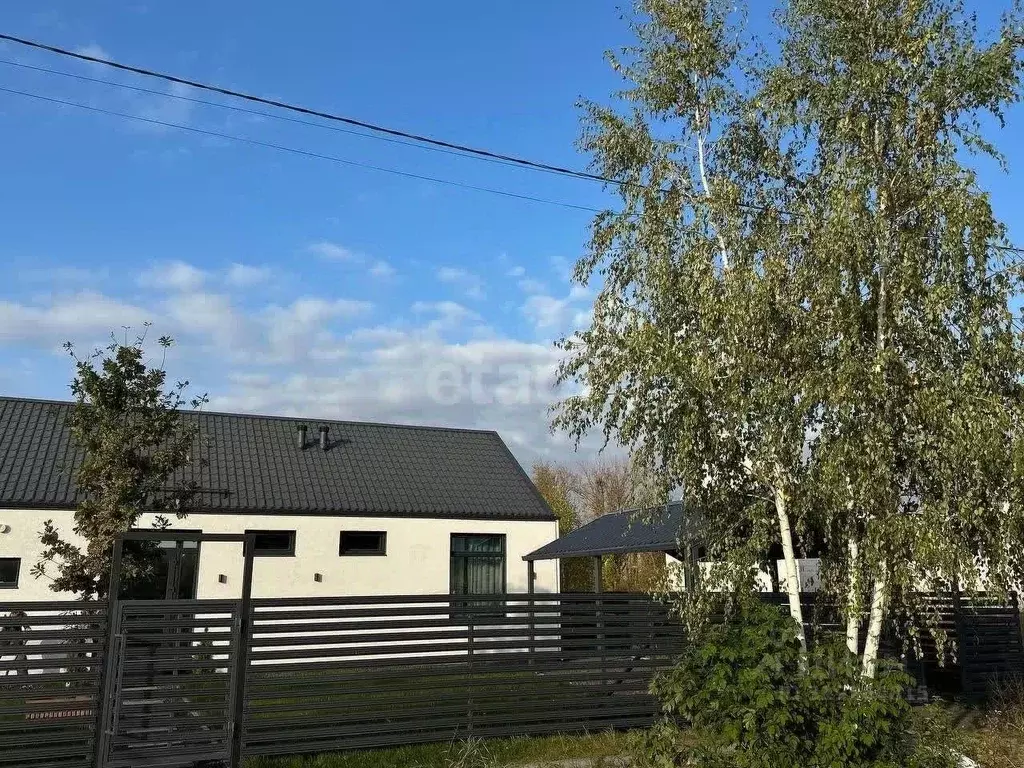 Дом в Курская область, Курский район, Моковский сельсовет, д. 1-я ... - Фото 0