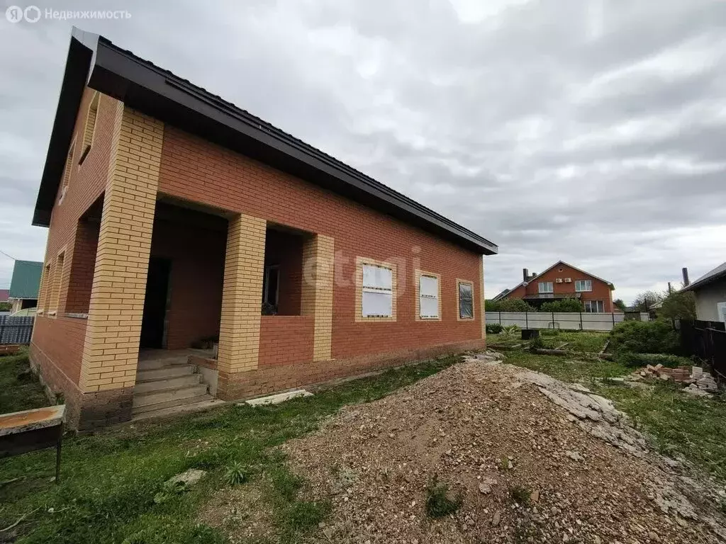 Дом в Ишимбай, улица Булата Рафикова (202 м) - Фото 1