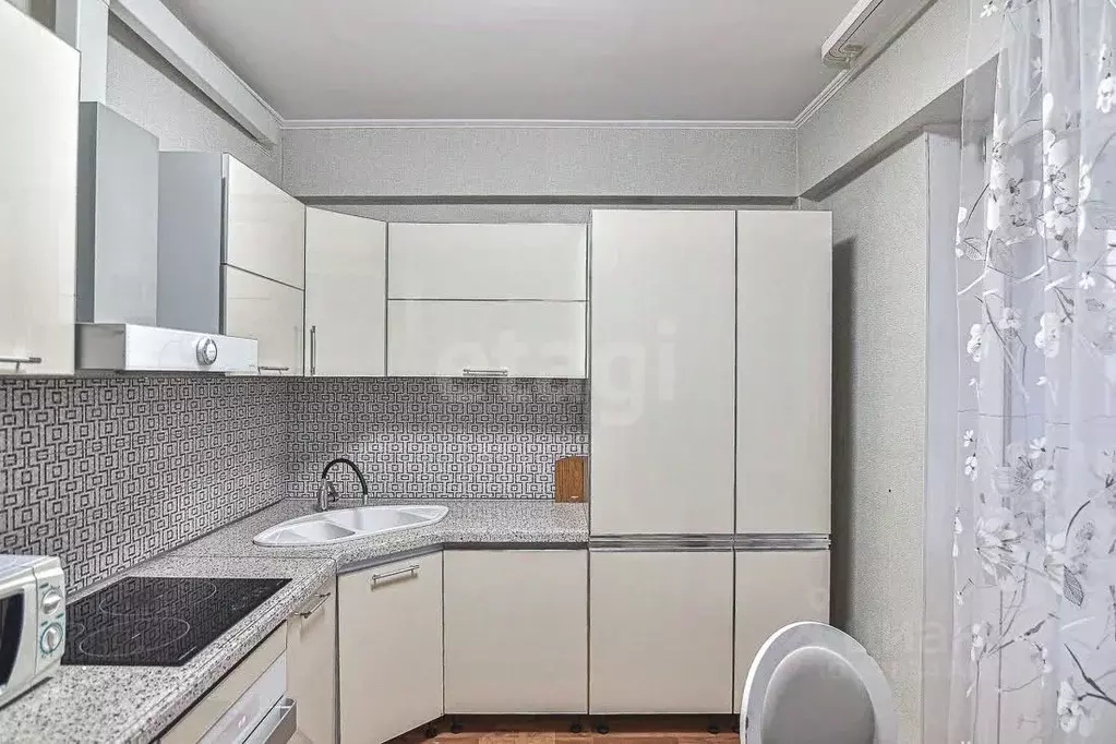 3-к кв. Сахалинская область, Южно-Сахалинск Горная ул., 9В (89.4 м) - Фото 1