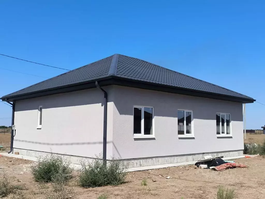 Дом в Астраханская область, Приволжский район, с. Карагали ул. Минская ... - Фото 1