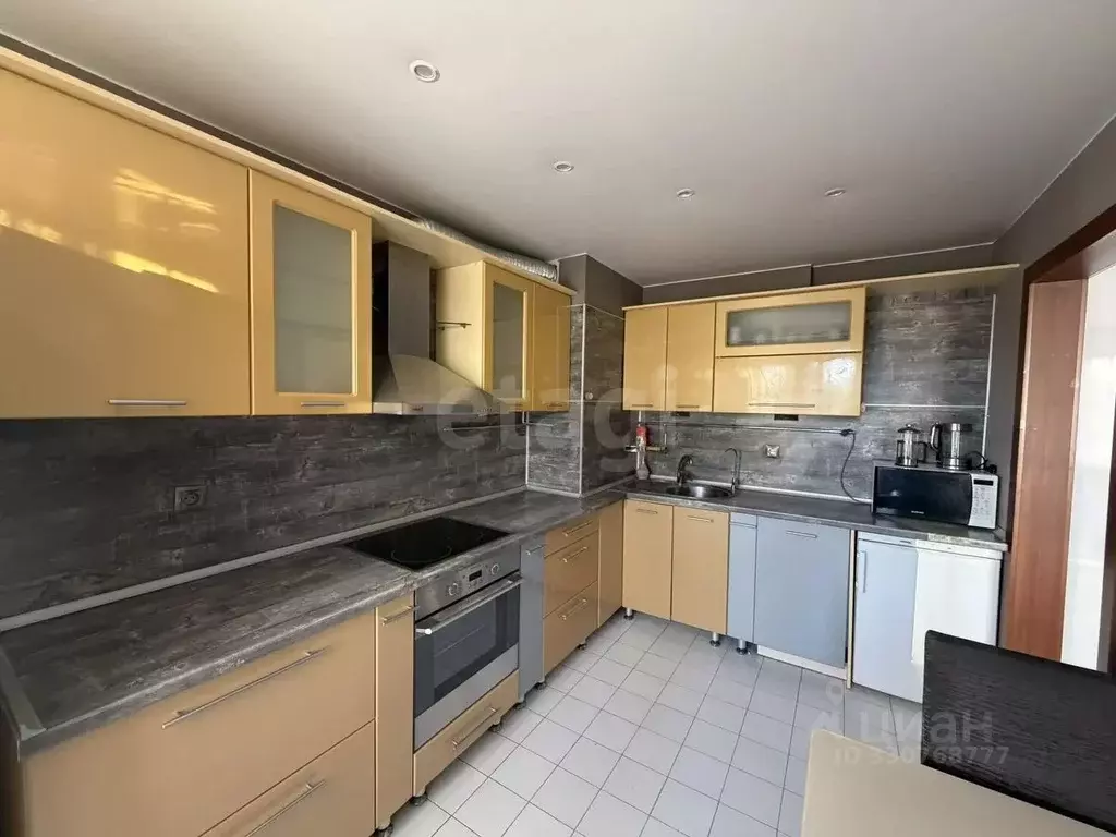 3-к кв. Тюменская область, Тюмень Одесская ул., 44 (67.0 м) - Фото 1