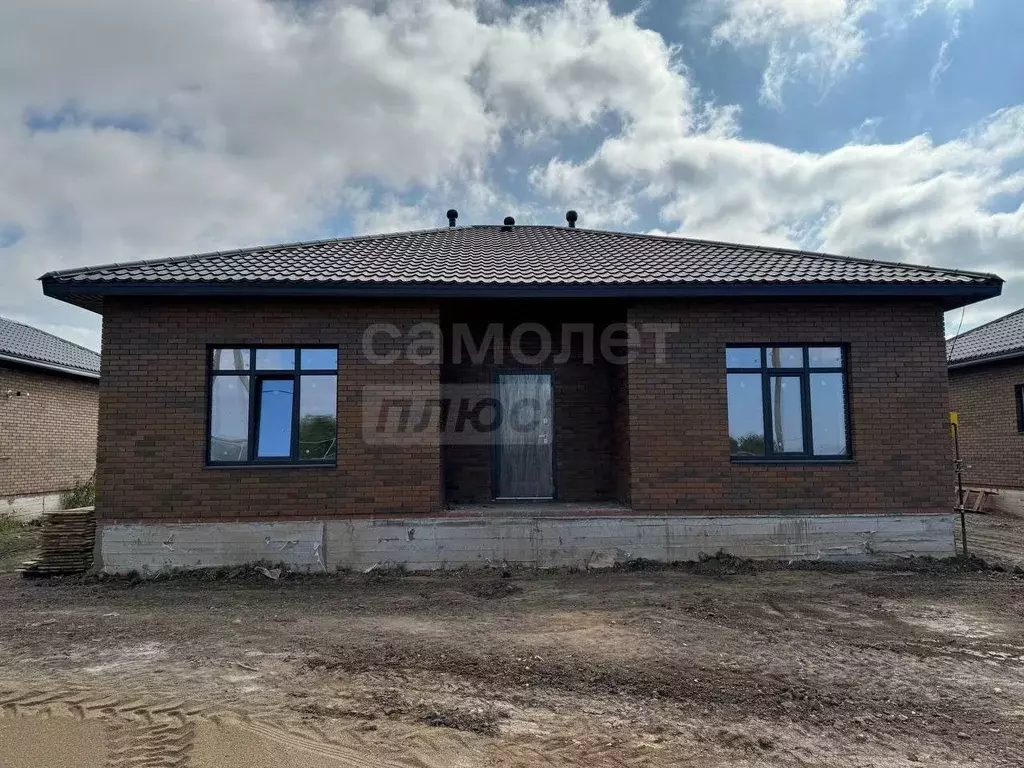 Дом в Оренбургская область, Соль-Илецк пос. Зеленый Клин, ул. ... - Фото 1