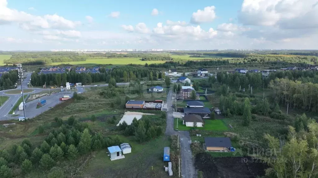 Участок в Тюменская область, Тюмень ул. Александры Круткиной (6.7 ... - Фото 1