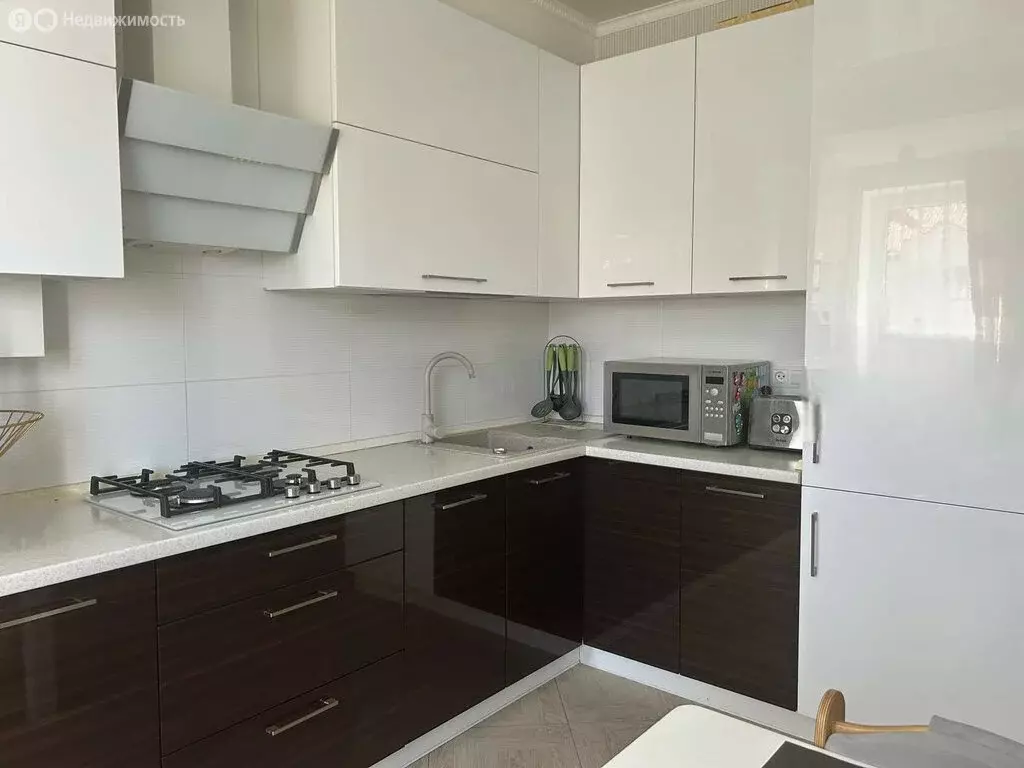 1-комнатная квартира: Калининград, улица Виктора Гакуна, 9 (43.1 м) - Фото 1