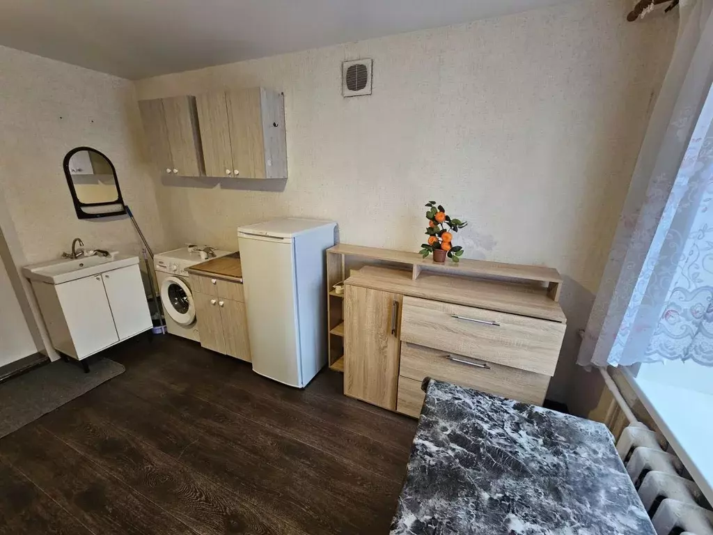 Комната Омская область, Омск ул. 10 лет Октября, 145А (13.0 м) - Фото 2