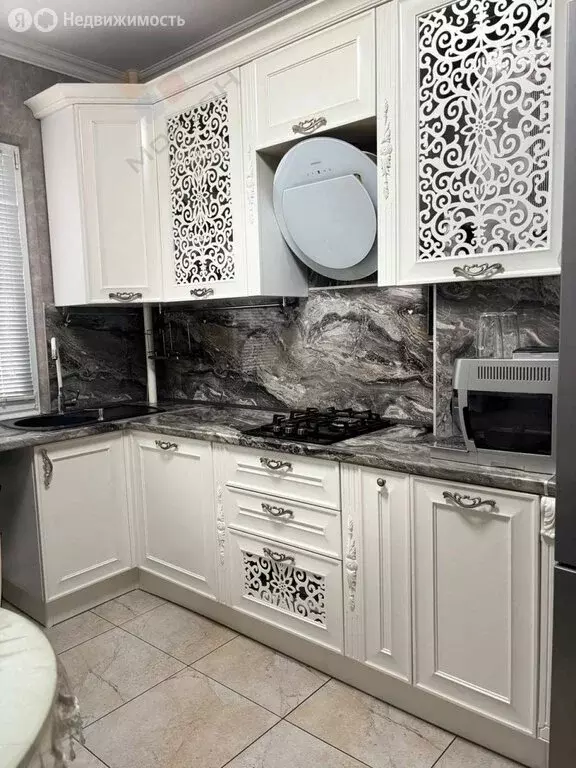 3-комнатная квартира: посёлок городского типа Яблоновский, Солнечная ... - Фото 1