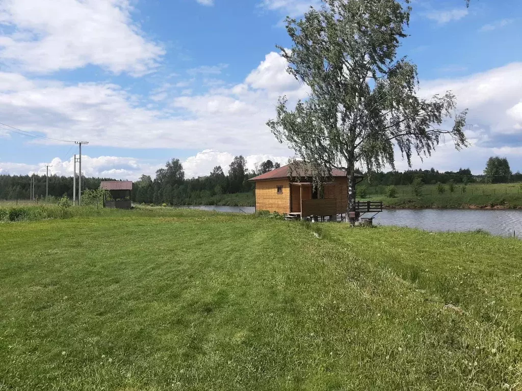 Дом в Калужская область, Боровский район, Совьяки с/пос, д. Атрепьево  ... - Фото 0