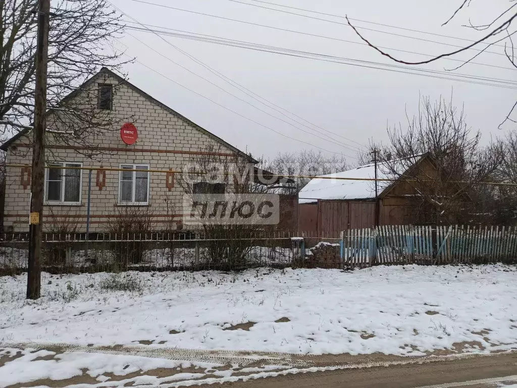 Дом в Курская область, Октябрьский район, Большедолженковский ... - Фото 1