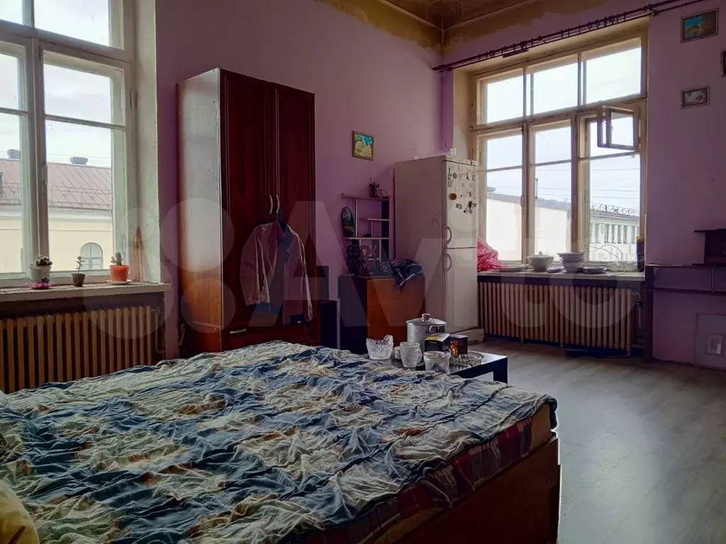 Комната 27 м в 3-к., 4/4 эт. - Фото 0