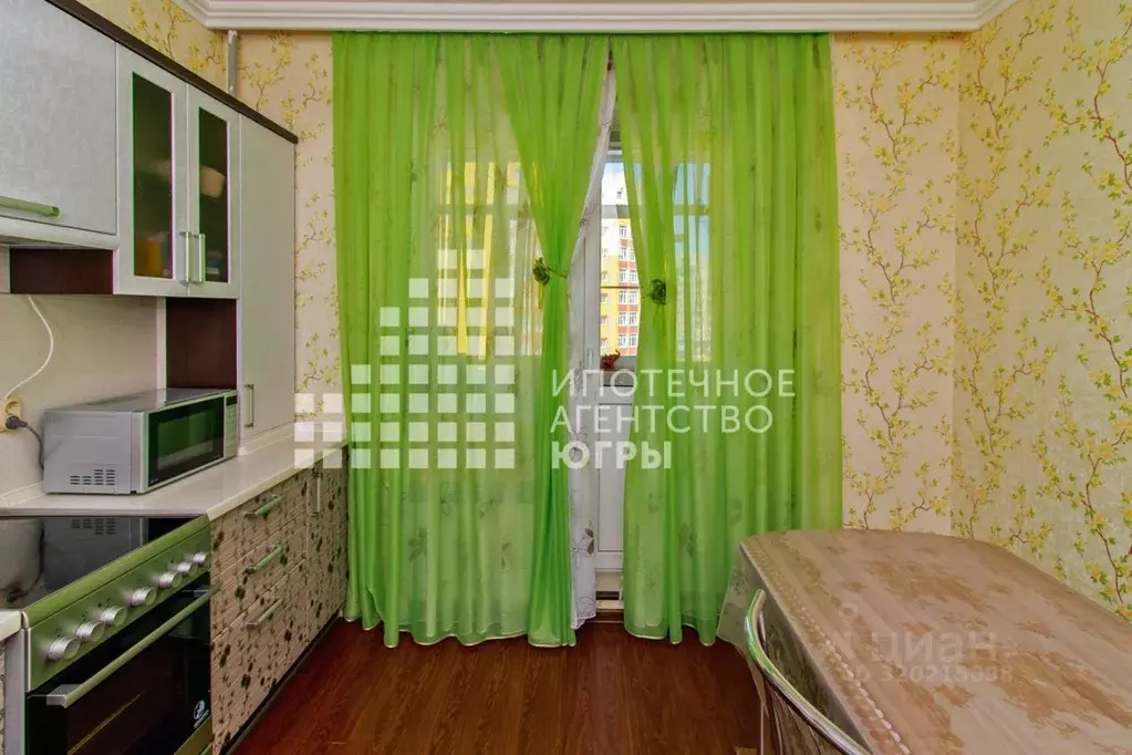 2-к кв. Ханты-Мансийский АО, Ханты-Мансийск Югорская ул., 13 (54.8 м) - Фото 0