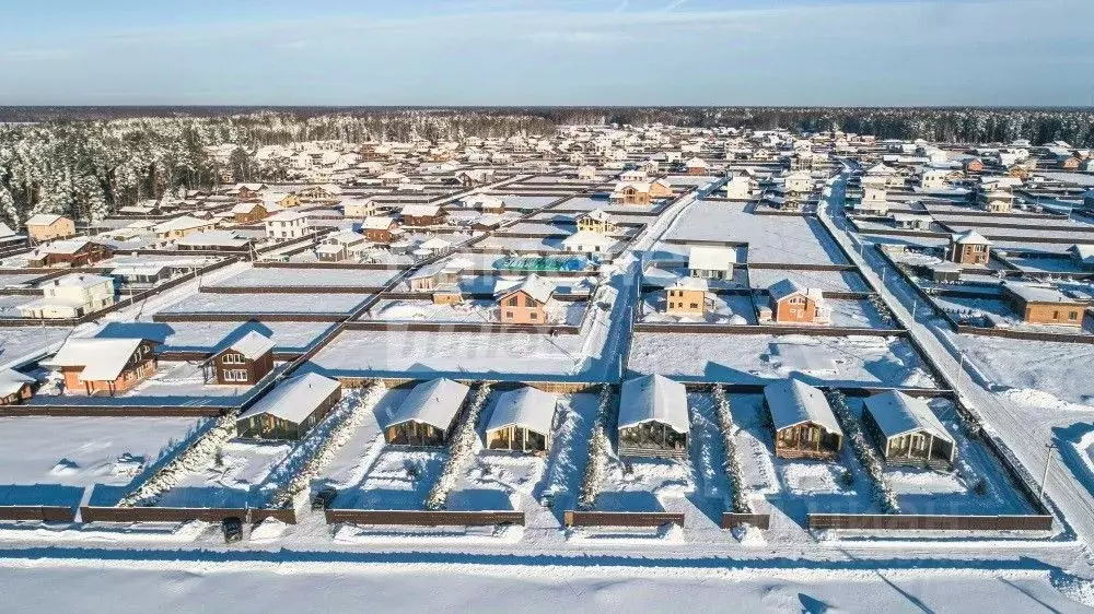 Участок в Московская область, Серпухов городской округ, д. ... - Фото 0