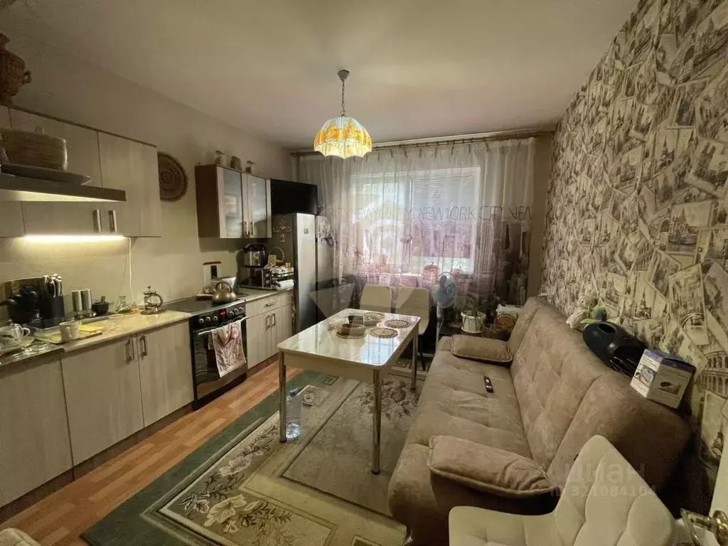 2-к кв. Белгородская область, Старый Оскол Степной мкр, 8 (61.5 м) - Фото 0