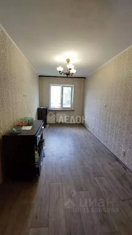 3-к кв. Омская область, Омск Сибирский просп., 8/4 (58.0 м) - Фото 0