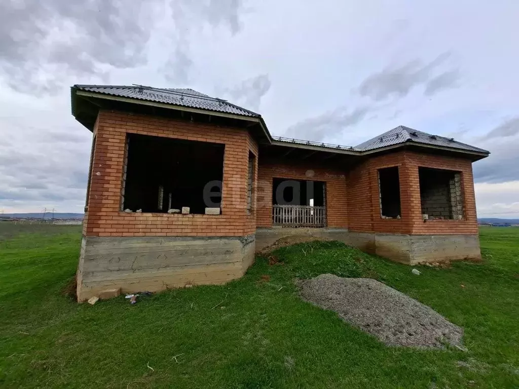 Дом в Ингушетия, Малгобекский район, Пседах с/пос, с. Пседах  (255 м) - Фото 1