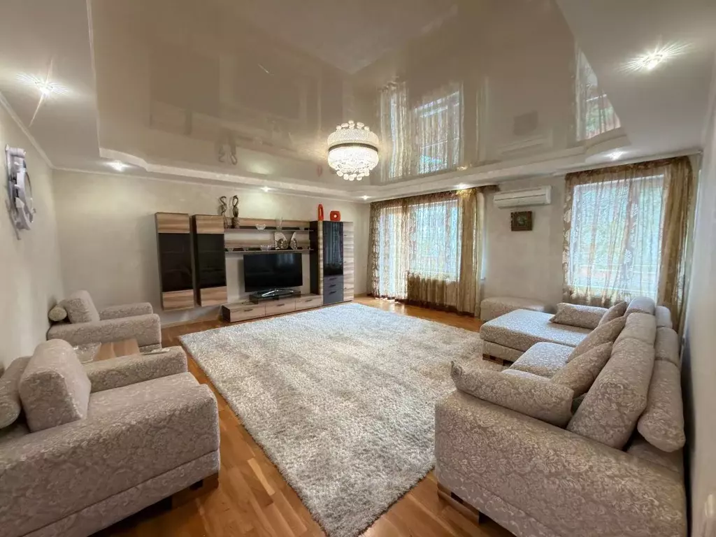 Дом в Крым, Ялта муниципальный округ, Восход пгт ул. Авроры, 8 (354 м) - Фото 1