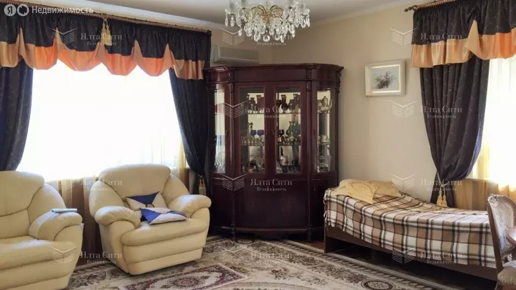 2-комнатная квартира: Ливадия, улица Батурина, 18 (105 м) - Фото 1