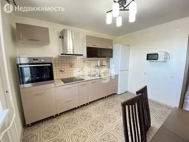 4-комнатная квартира: Тюмень, Волгоградская улица, 67 (90 м) - Фото 0